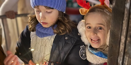 Powiększ grafikę: 1b-na-scenie-jarmarku-bozonarodzeniowego-w-gdansku-665351.jpg