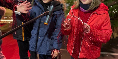 Powiększ grafikę: 1b-na-scenie-jarmarku-bozonarodzeniowego-w-gdansku-665352.jpg