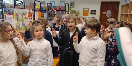 Powiększ grafikę: pierwszoklasisci-czytelnikami-685031.jpg