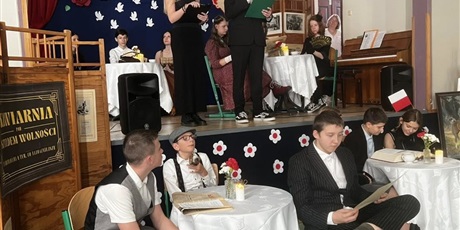 Powiększ grafikę: swieto-niepodleglosci-w-naszej-szkole-655163.jpg