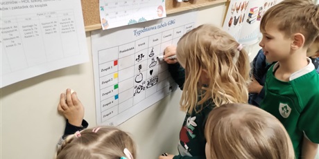 Powiększ grafikę: uczniowie-klas-pierwszych-zostali-objeci-programem-zagrajmy-razem-660374.jpg