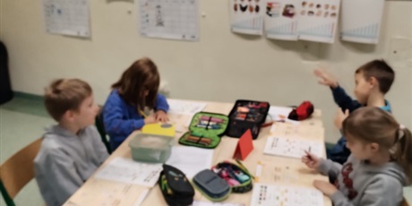 Powiększ grafikę: uczniowie-klas-pierwszych-zostali-objeci-programem-zagrajmy-razem-660375.jpg