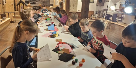 Powiększ grafikę: wyjscie-edukacyjne-do-muzeum-etnograficznego-667654.jpg