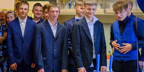 Powiększ grafikę: zakonczenie-8-klas-631630.jpg