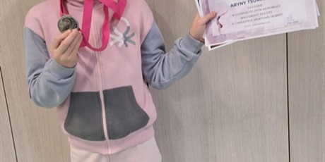 Zwycięskie medale Aryny Tsumaravy z klasy 3a 🥇🥈